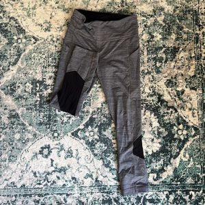 Gray Lululemon crop leggings with pockets!